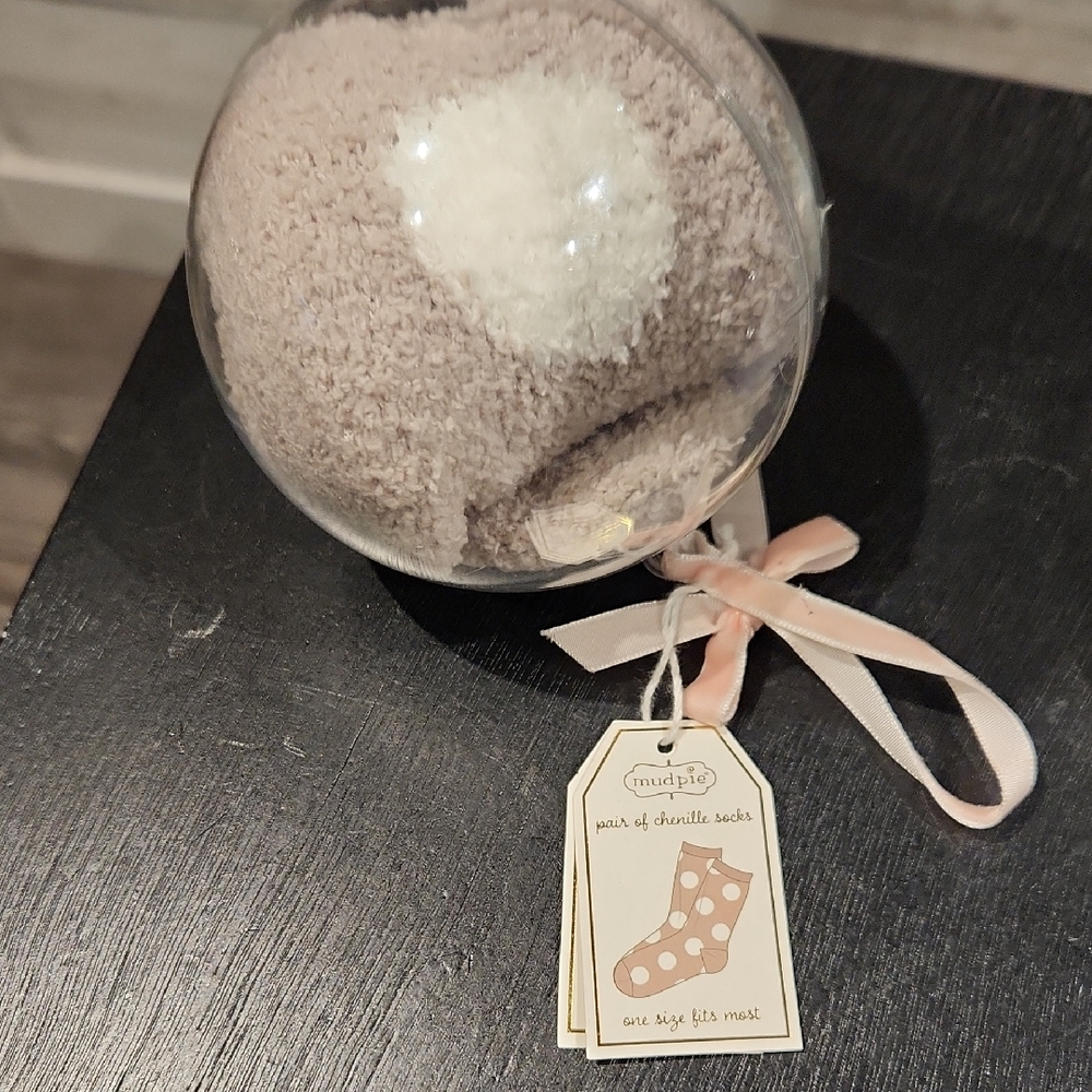 NWT Mudpie Cozy Chenille Socks in Tan & White OSFM